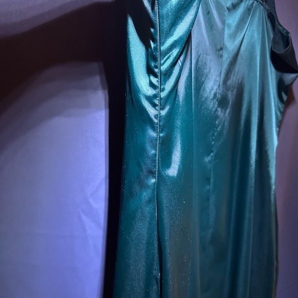 Emerald green slip dress. - Picture 3 of 4